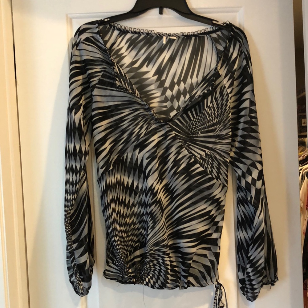 BLACK AND WHITE BLOUSE